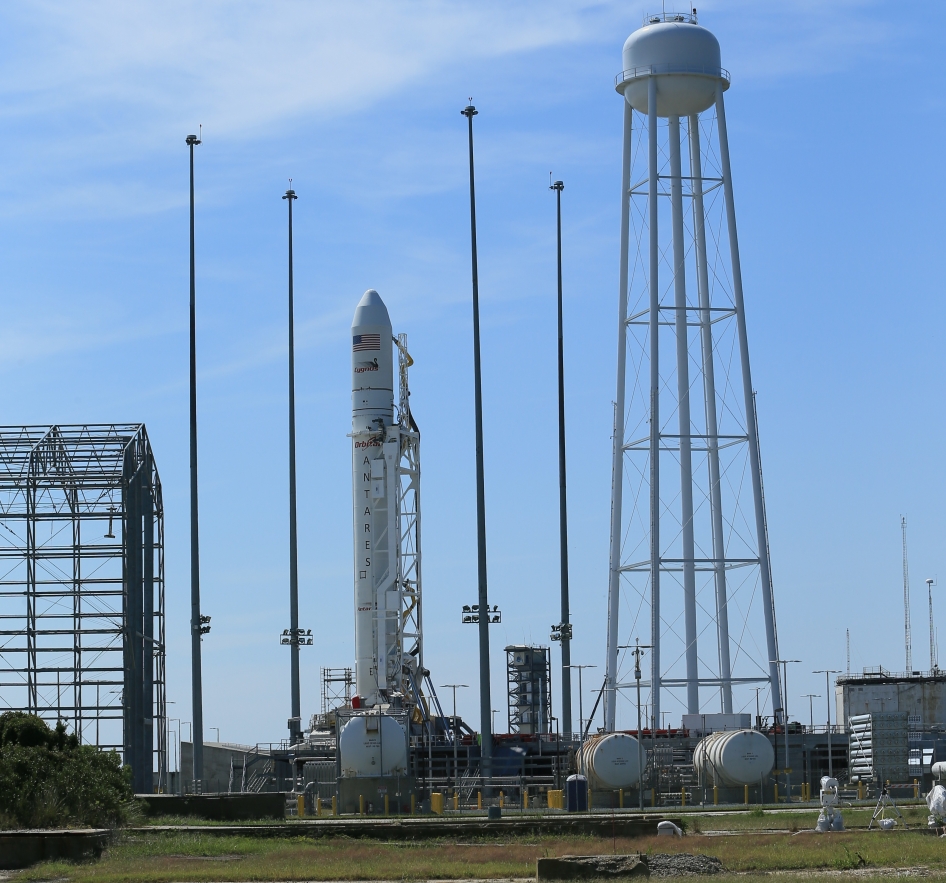 Private Spacecraft 'Go' for 1st Space Station Launch Wednesday